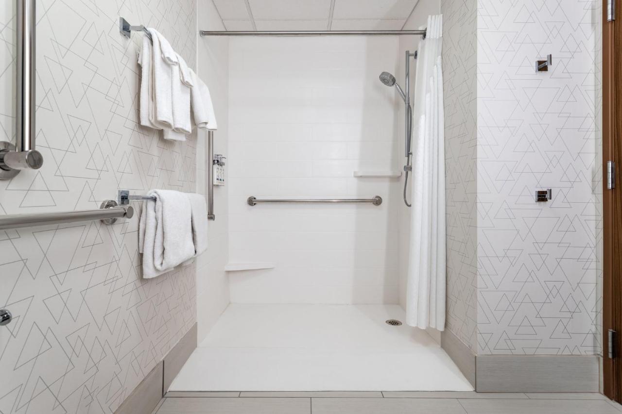 Holiday Inn Express Hotel & Suites-St. Paul By Ihg Vadnais Heights Eksteriør bilde